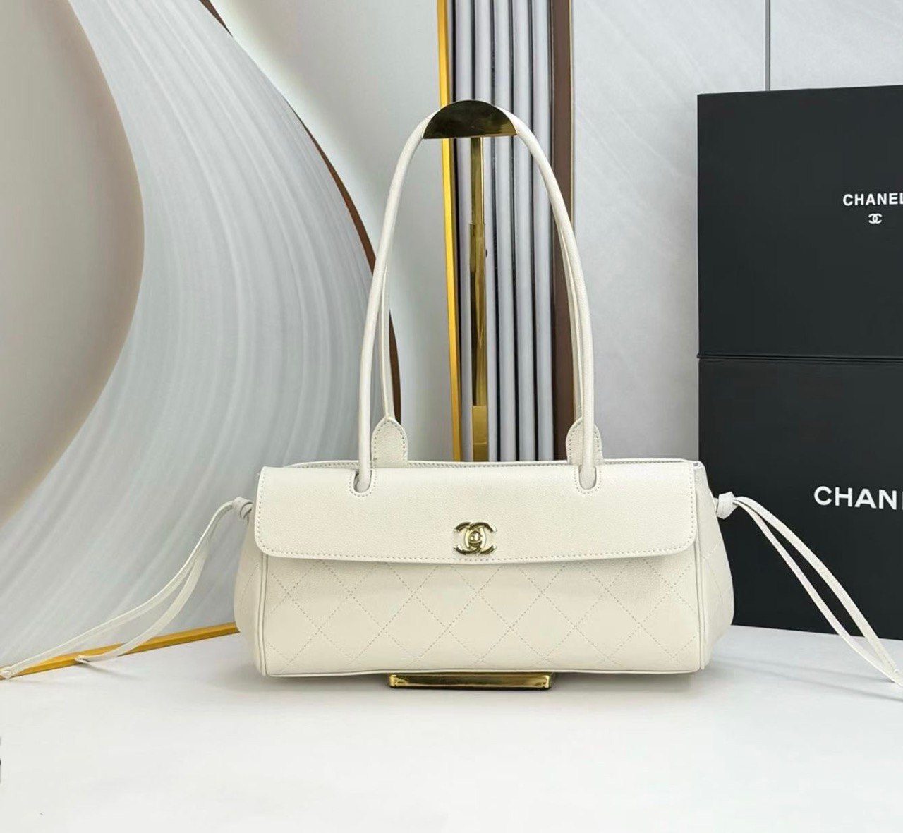 Chanel Medium photo 1
