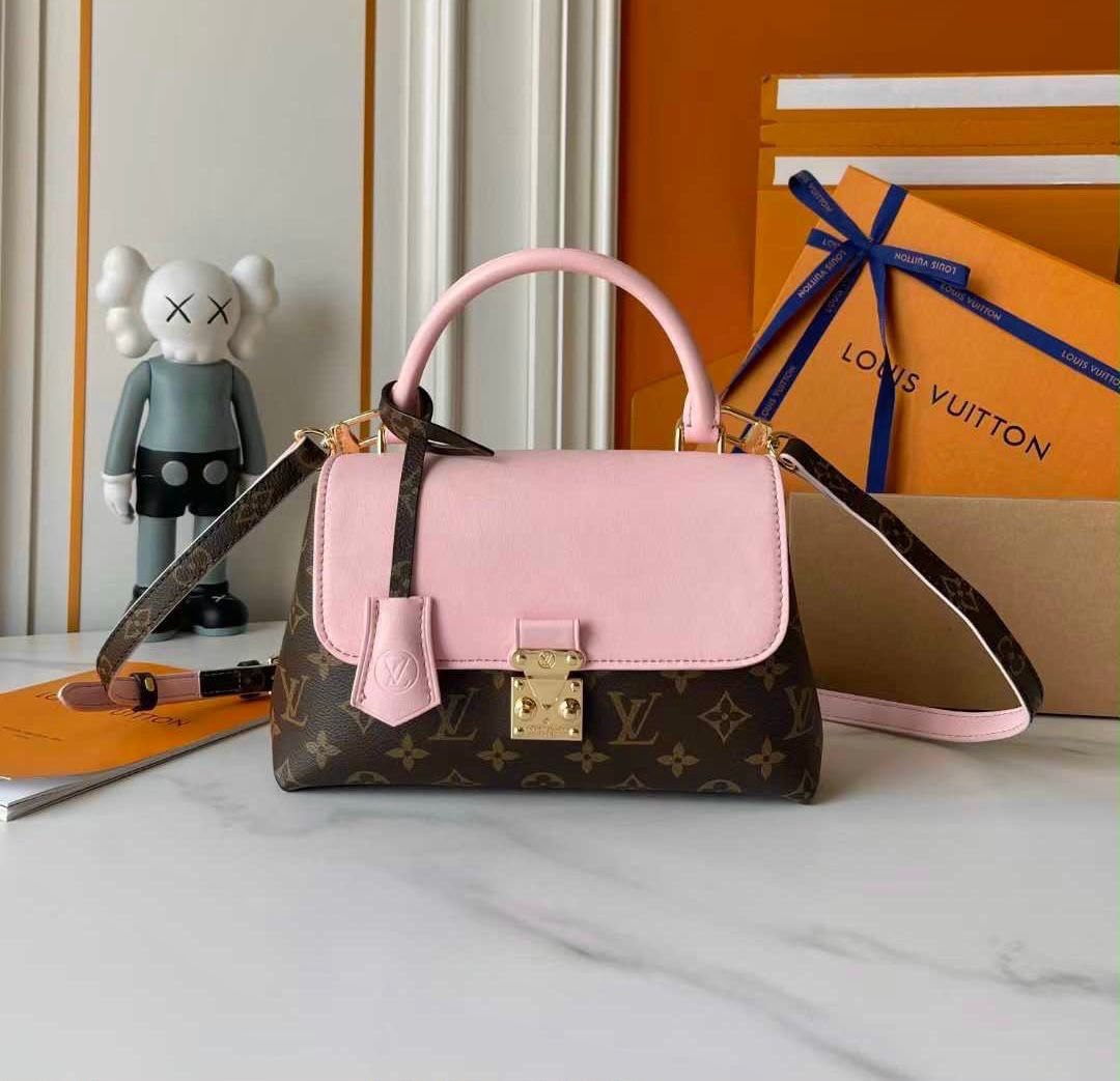 Louis Vuitton Medium photo 1