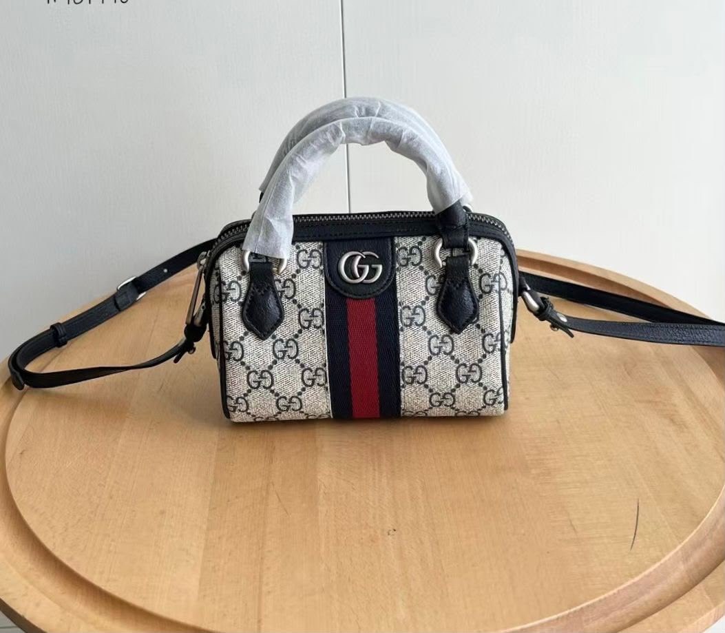 Gucci Medium photo 1