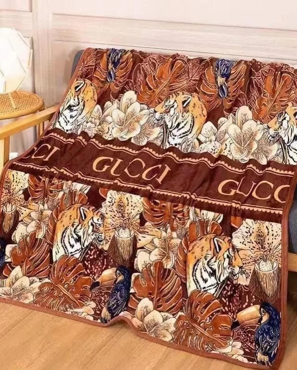 Gucci tiger floral print blanket set photo 1