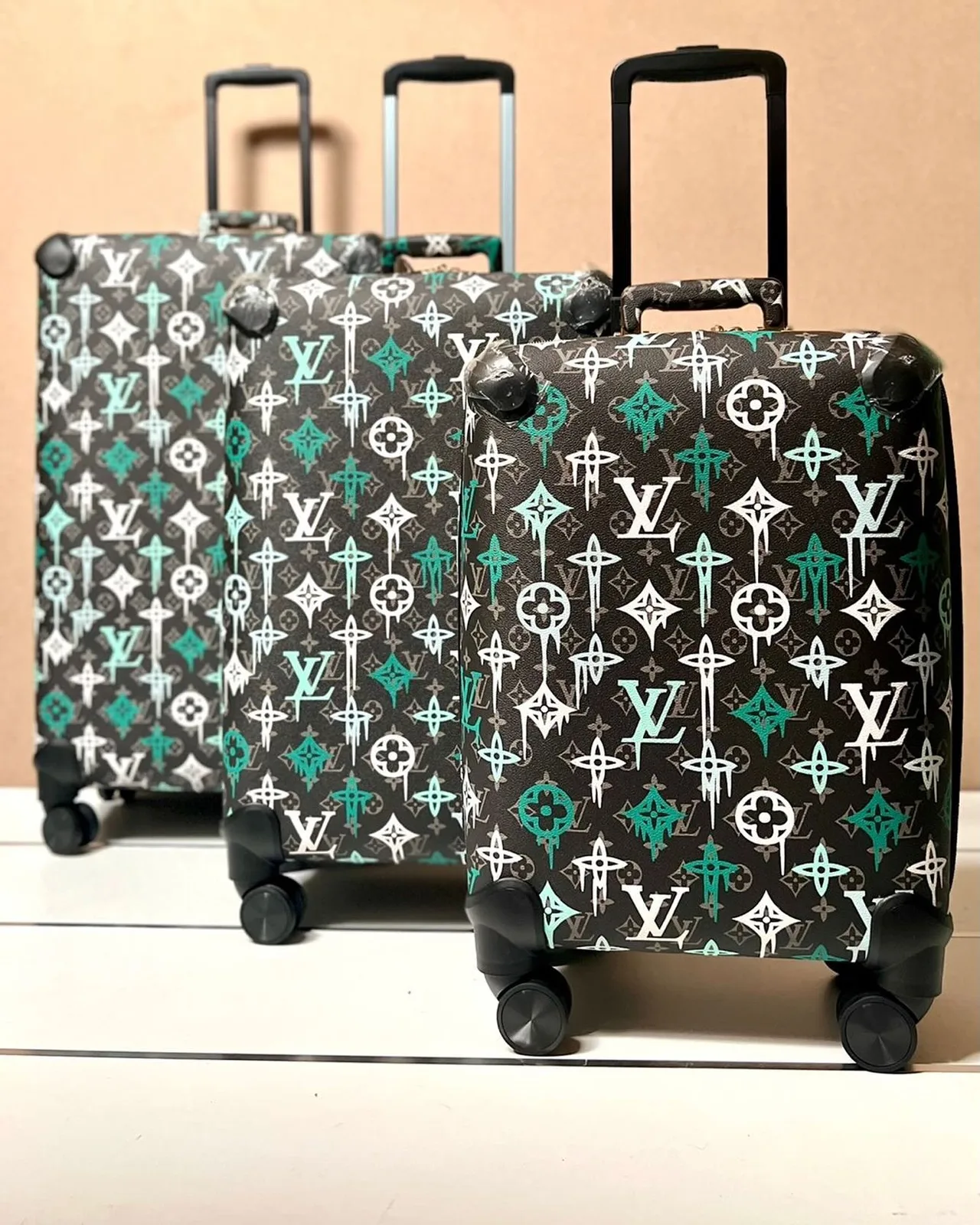 Louis Vuitton Luggage photo 1