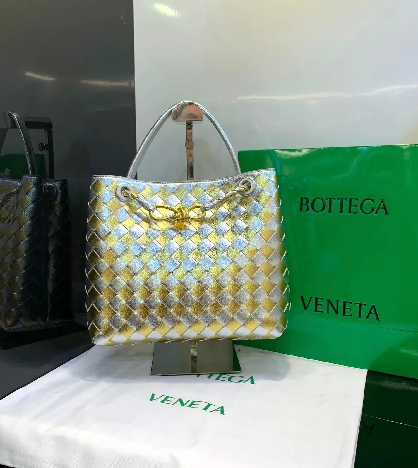 Bottega Veneta Handbag photo 1