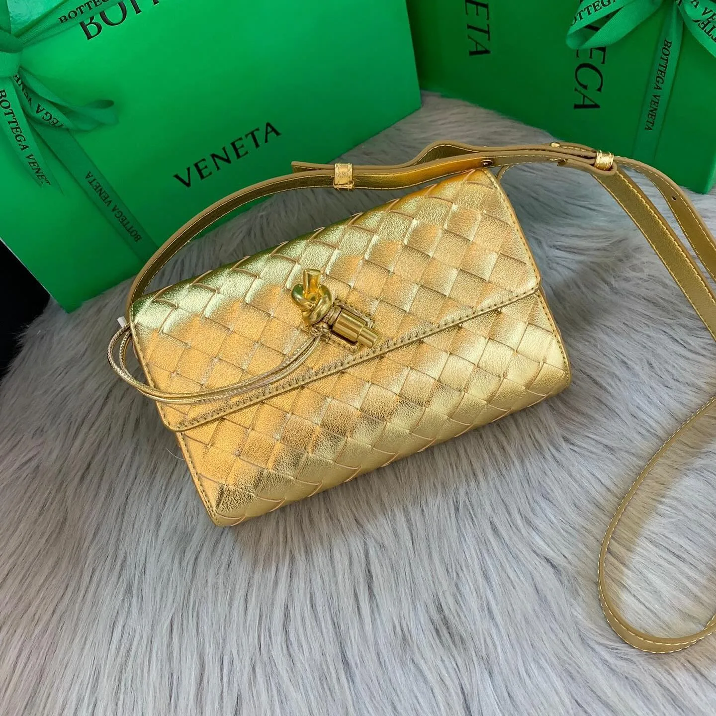 Bottega Veneta Shoulder Bag photo 1