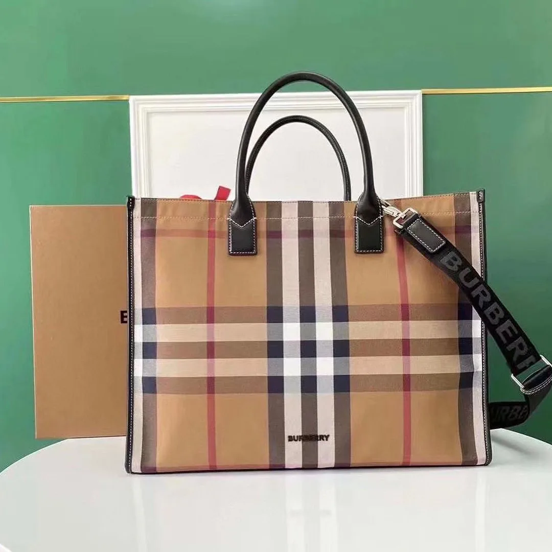 Burberry large vintage check tote photo 1