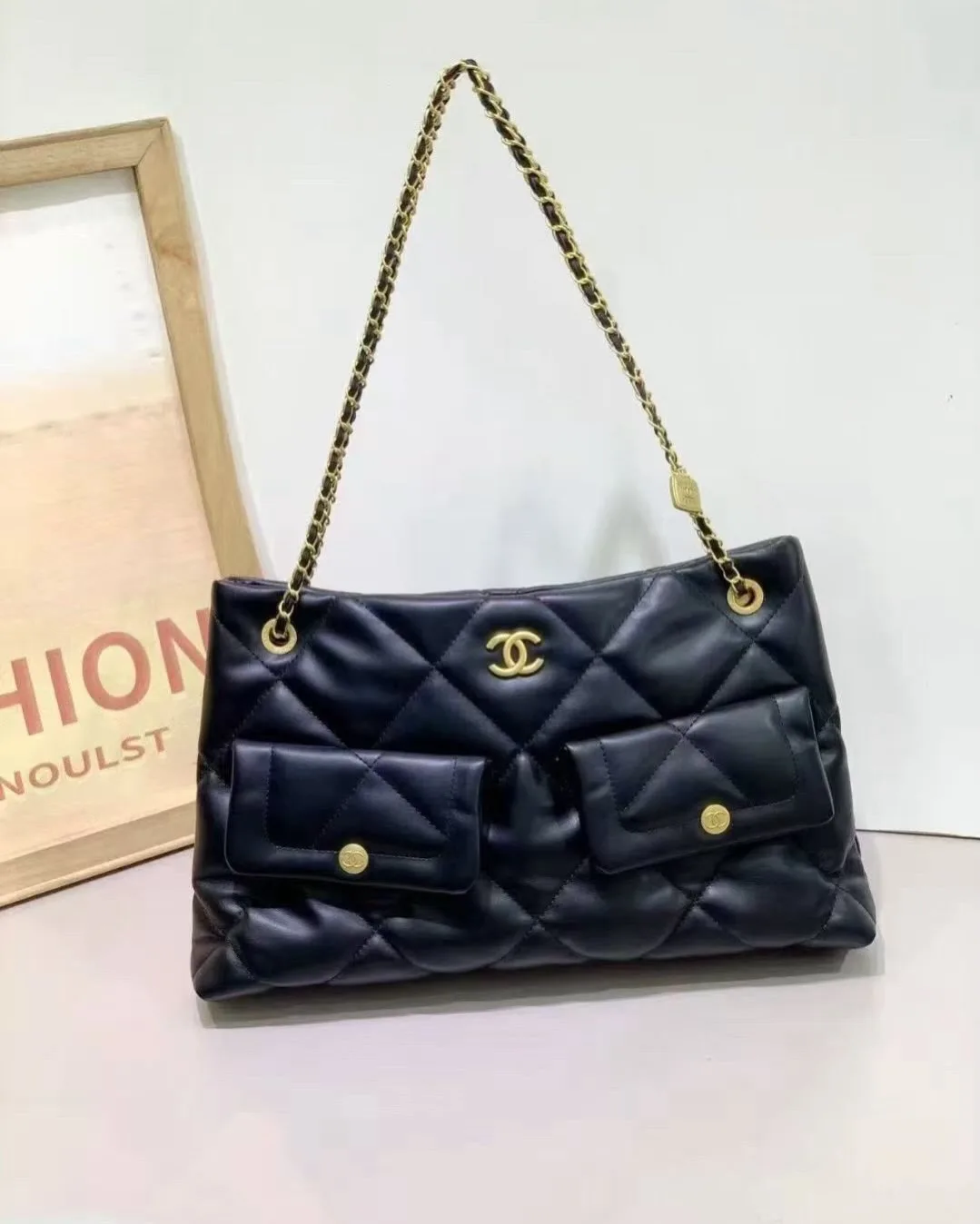 Chanel Shoulder Bag photo 1