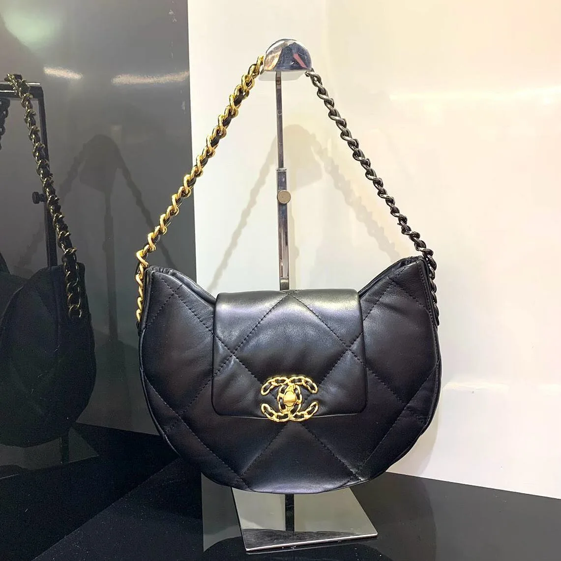 Chanel 19 Bag photo 1