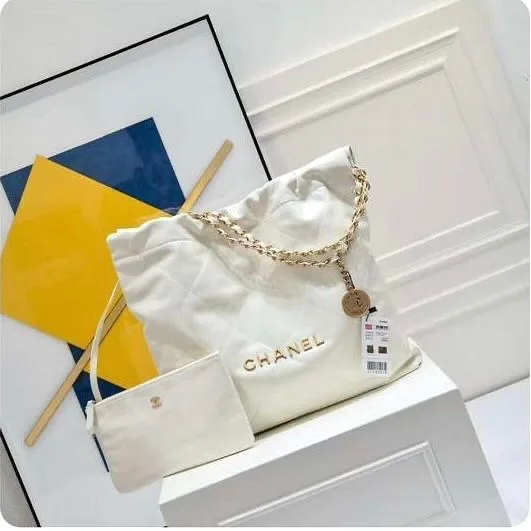 Chanel 22 photo 1