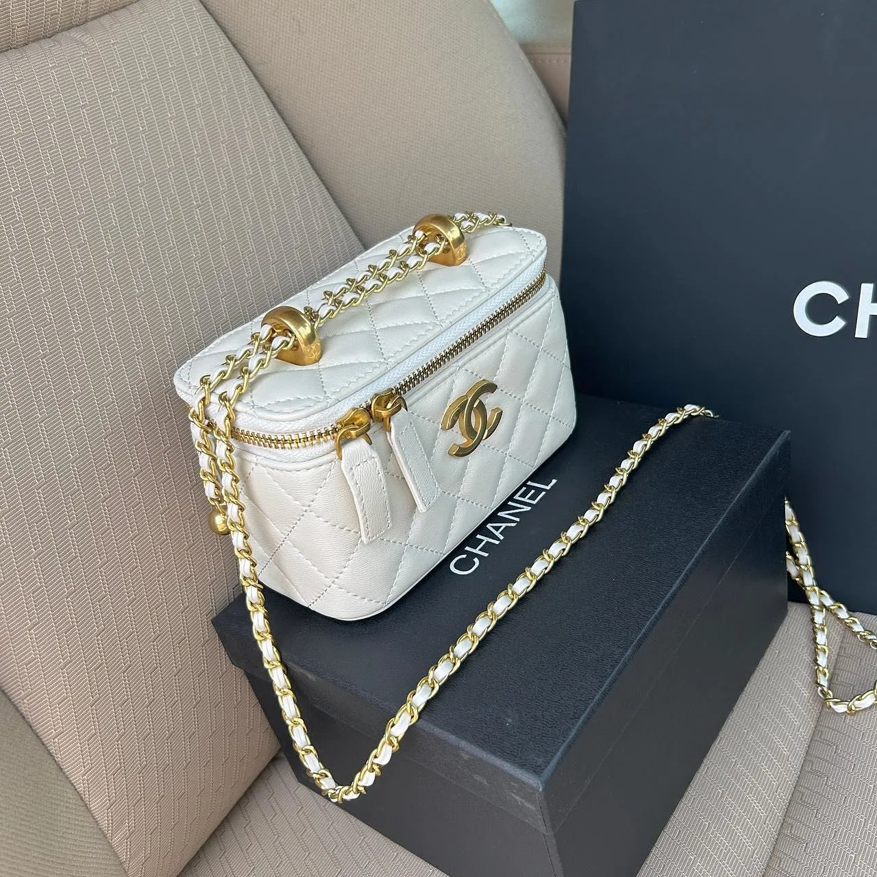 Chanel Vanity Case photo 1