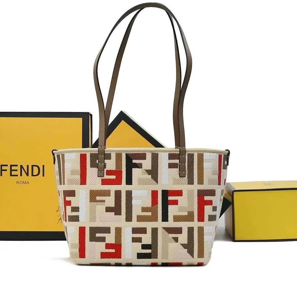 Fendi Zucca Tote photo 1