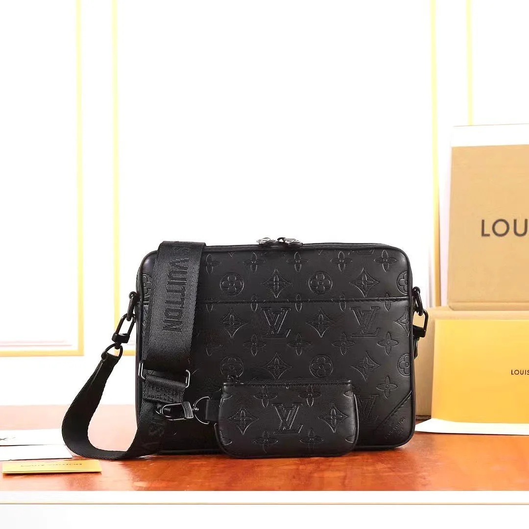 Louis Vuitton District PM photo 9