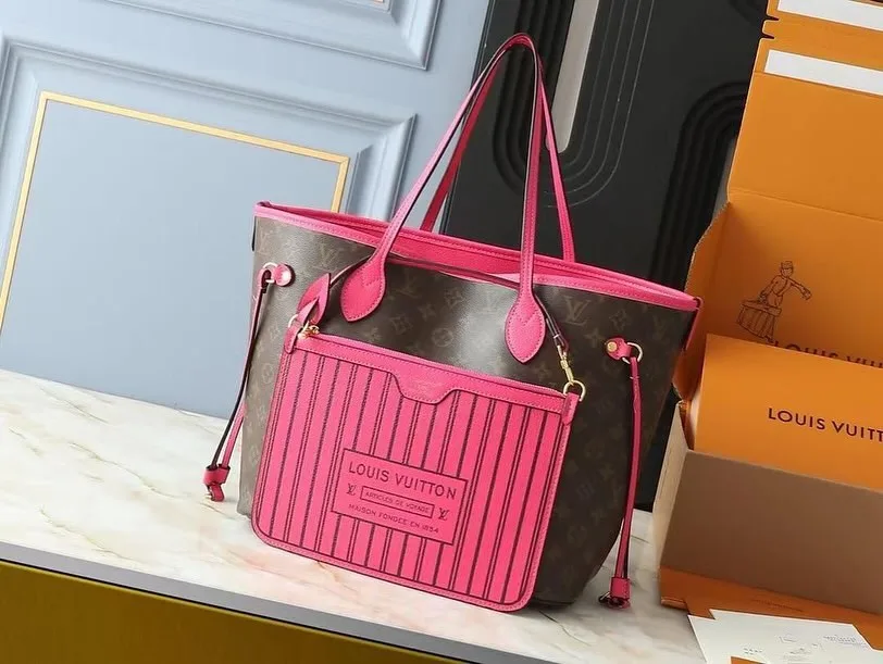 Louis Vuitton Neverfull photo 3