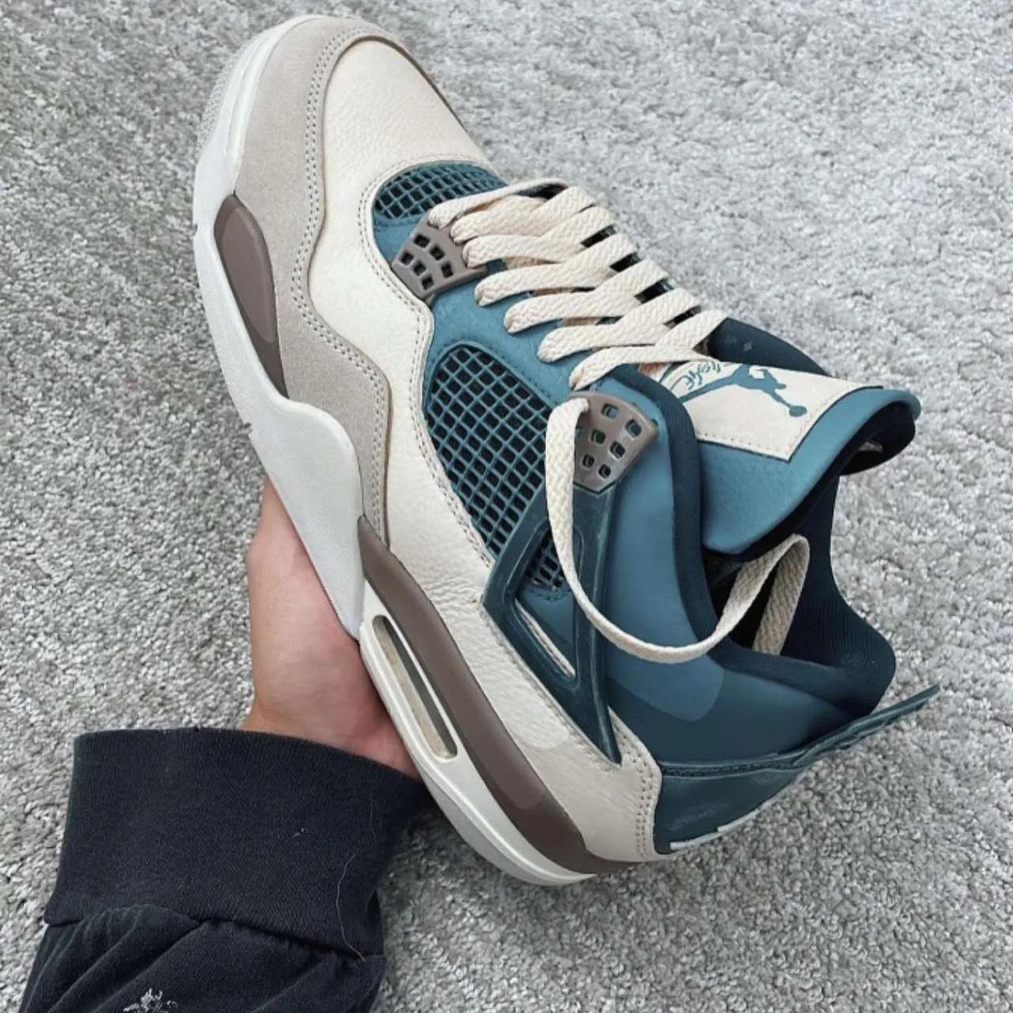 Nike Air Jordan 4 photo 1