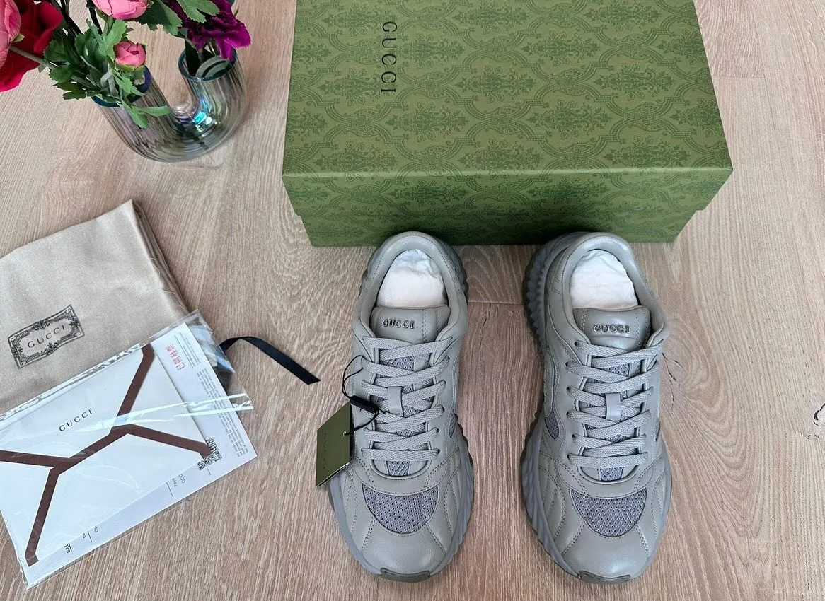 Gucci Sneakers photo 1