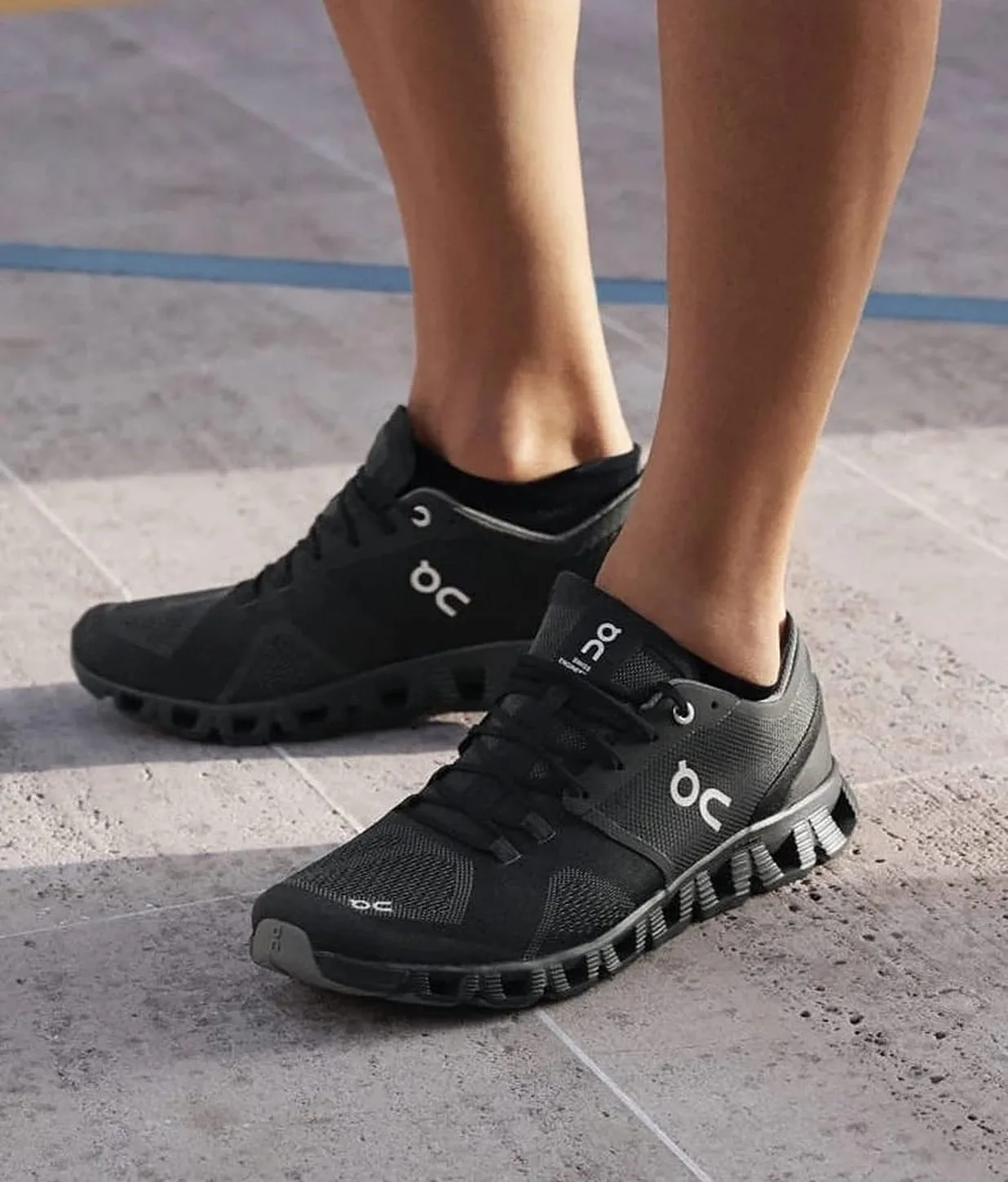 On running sneaker photo 1